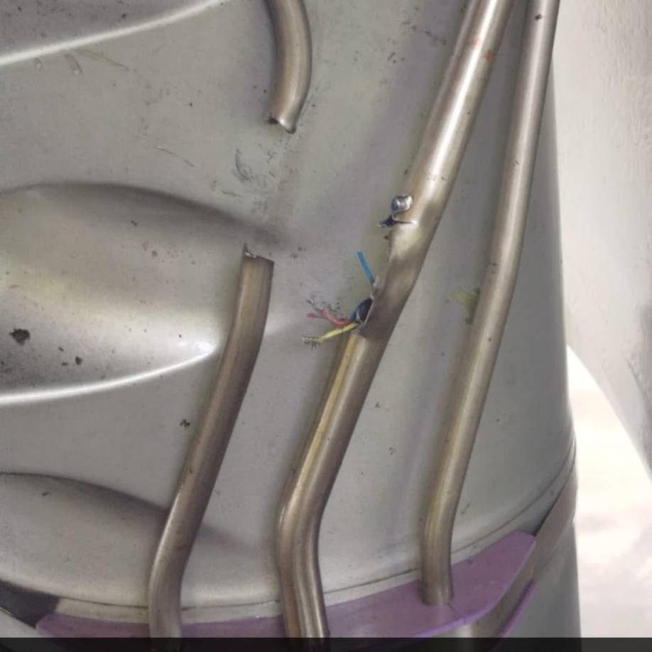 Al parecer, un asistente de vuelo sufrió heridas leves y está siendo evaluado por personal médico, pero la aerolínea confirmó que ningún pasajero resultó herido.