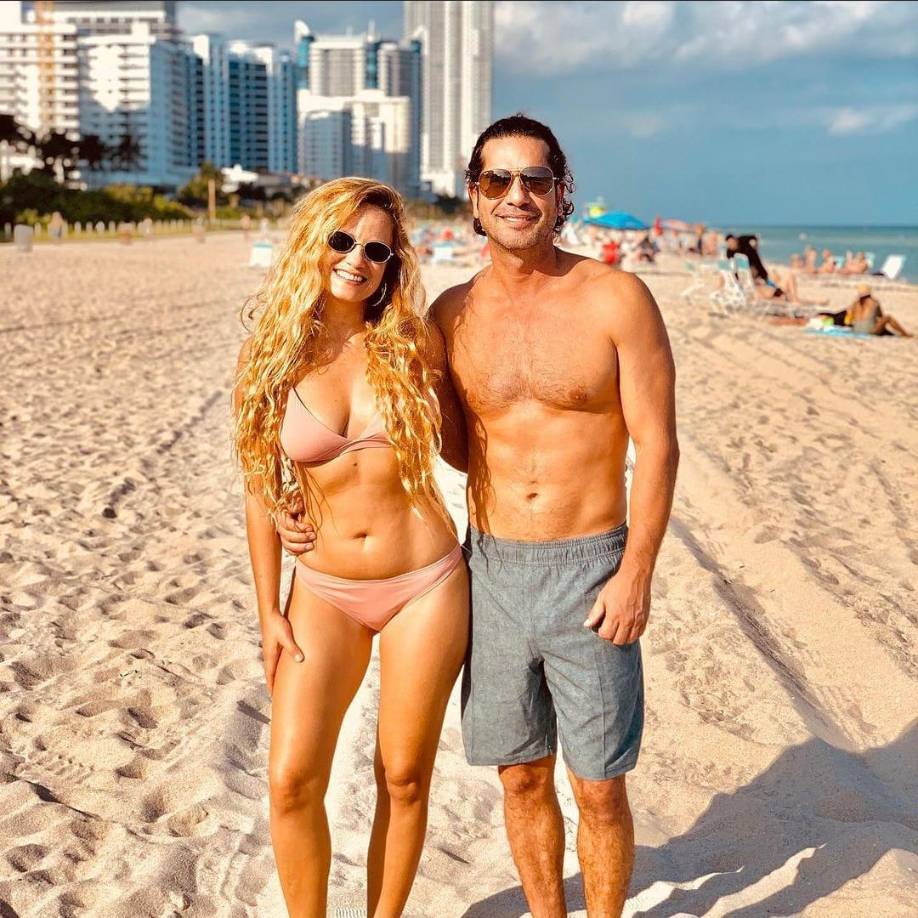 El famoso actor colombiano Gregorio Pernía llego este miércoles a Tegucigalpa bien acompañado por su esposa Erika Rodríguez. 