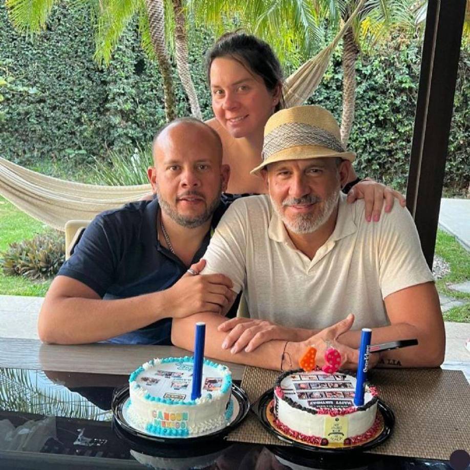 En cuanto a su media hermana, Patricia Villanueva, ella sí ha incursionado en el mundo del espectáculo, siguiendo los pasos de sus hermanos mayores. Patricia ha participado en el programa “Hoy”, donde estuvo a cargo de una sección de consejos, y también fue parte de un concurso de baile dentro del mismo show.