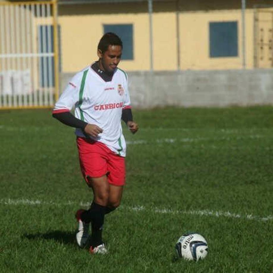 Piero Sandoval : Militó en Motagua, Universidad, Real Sociedad y Santos Guápiles de Costa Rica. E 2014 se marchó a Estados Unidos asegurando que recibió amenazas.