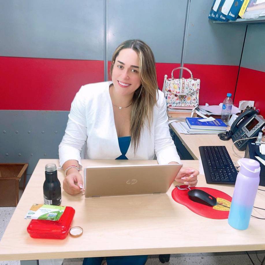 <b>Yeimmy Ilias Isaza</b>, una guapa profesora universitaria en Colombia.