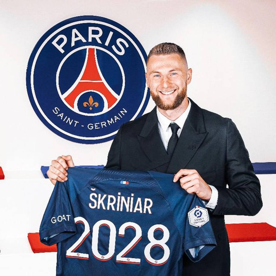 El París Saint-Germain oficializó este jueves el fichaje del defensa central eslovaco Milan Skriniar, que llega libre tras seis temporadas en el Inter de Milán, un día después de la presentación de Luis Enrique como entrenador.
