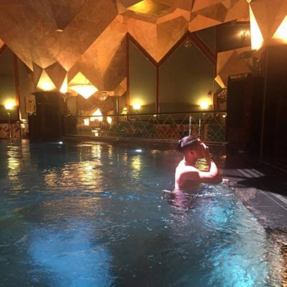 “Mis padres siempre me han apoyado para ayudarme a lograr mis sueños de ser futbolista. Me entrenaron mucho tanto psicológica como físicamente durante mis años de infancia, así que debo decir que son mis modelos a seguir', agregó Faiq.