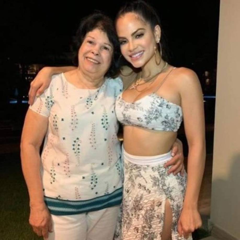 Otra frase exigente fue la de la artista dominicana Natti Natasha, quien recordó cómo su madre la impulsó con: 'el que deja las cosas al aire y no las ejecuta, nunca las hará'.<br/>