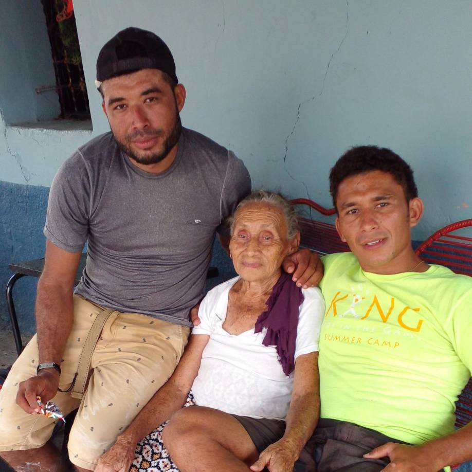 De acuerdo a sus familiares, Alex tocaba en varios grupos cuando no tenía fechas programadas en “Los Hermanos Brizuelas”.