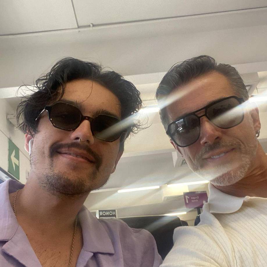 Sergio estuvo casado previamente con la actriz Bárbara Mori con quien procreó a su hijo varón, Sergio Mayer Jr. El joven es modelo y actor, es padre de su única nieta, Mila. Aunque han experimentado altibajos en su relación padre e hijo, incluso han estado largos períodos de tiempo de no hablarse, fue después del concurso La Casa de los Famosos México que se les ha vuelto a ver juntos. 