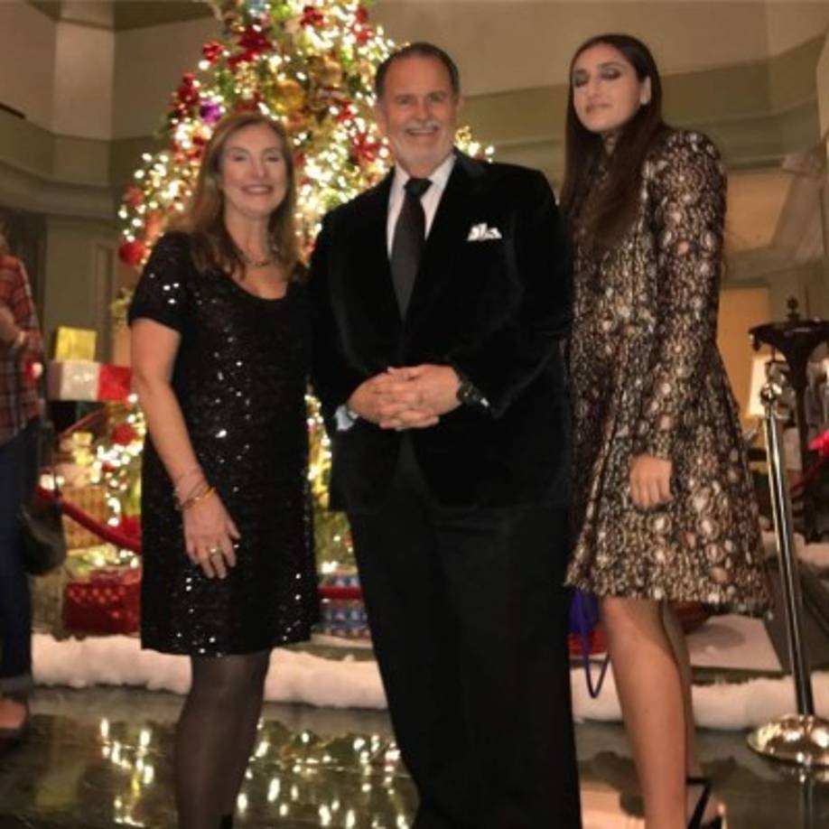 Raúl de Molina con su esposa Millie y su hija Mía.