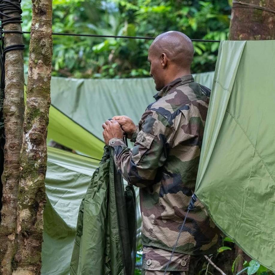 La Guayana Francesa, un territorio de ultramar de Francia ubicado en América del Sur, es conocida por su densa selva amazónica y su biodiversidad única. En este contexto, el 3º Regimiento de Infantería Forestal (REI) desempeña un papel crucial en la defensa y la preservación del territorio, además de participar en misiones de entrenamiento y cooperación internacional.