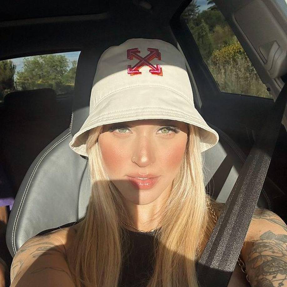 Cássia Lourenco es una influencer brasileña que está brillando en la actualidad en TikTok, donde cuenta con más de 125.000 seguidores, y más de un millón de likes en sus videos.