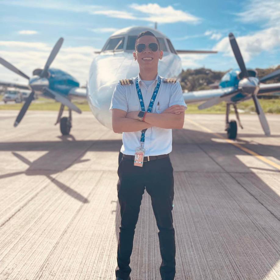 Antes de llegar a Copa Airlines, Moradel sumó experiencia como piloto en la aerolínea hondureña <b>Sosa</b>, consolidando sus habilidades y conocimientos.