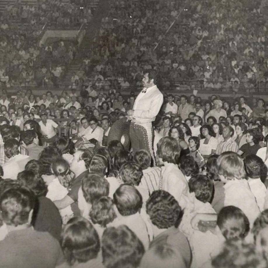 Fue el intérprete de más de 30 películas y una telenovela. 