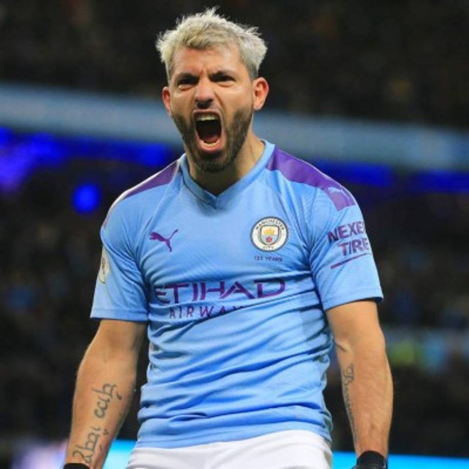 Sergio Agüero - El 'Kun', mejor amigo de Messi, formaría el tridente de ataque con Leo y Sterling. Un ataque que metería miedo por toda Europa.