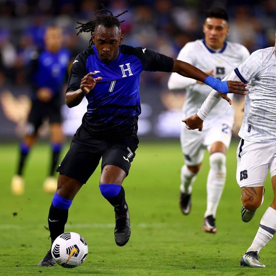 Alberth Elis fue un dolor de cabeza para la defensa salvadoreña, pero no pudo ni marcar ni asistir.