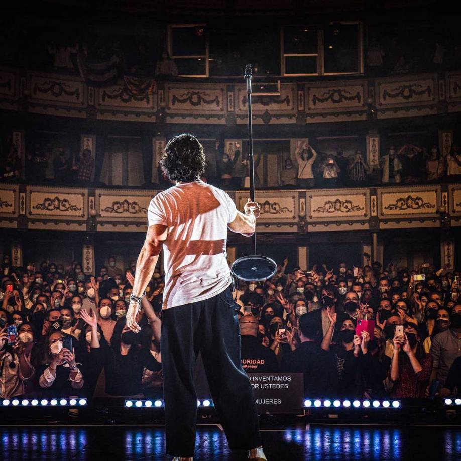 La canción en mención se llama “casi perfecto” y narra la historia de un hombre que tiene “un solo defecto”