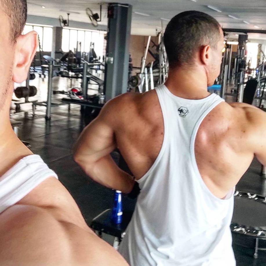 “Seguía una dieta supervisada por un nutricionista, entrenaba pesas seis veces por semana e incorporaba ‘cardio’, además de ayunar diariamente al despertar”, confesó sobre su pareja.