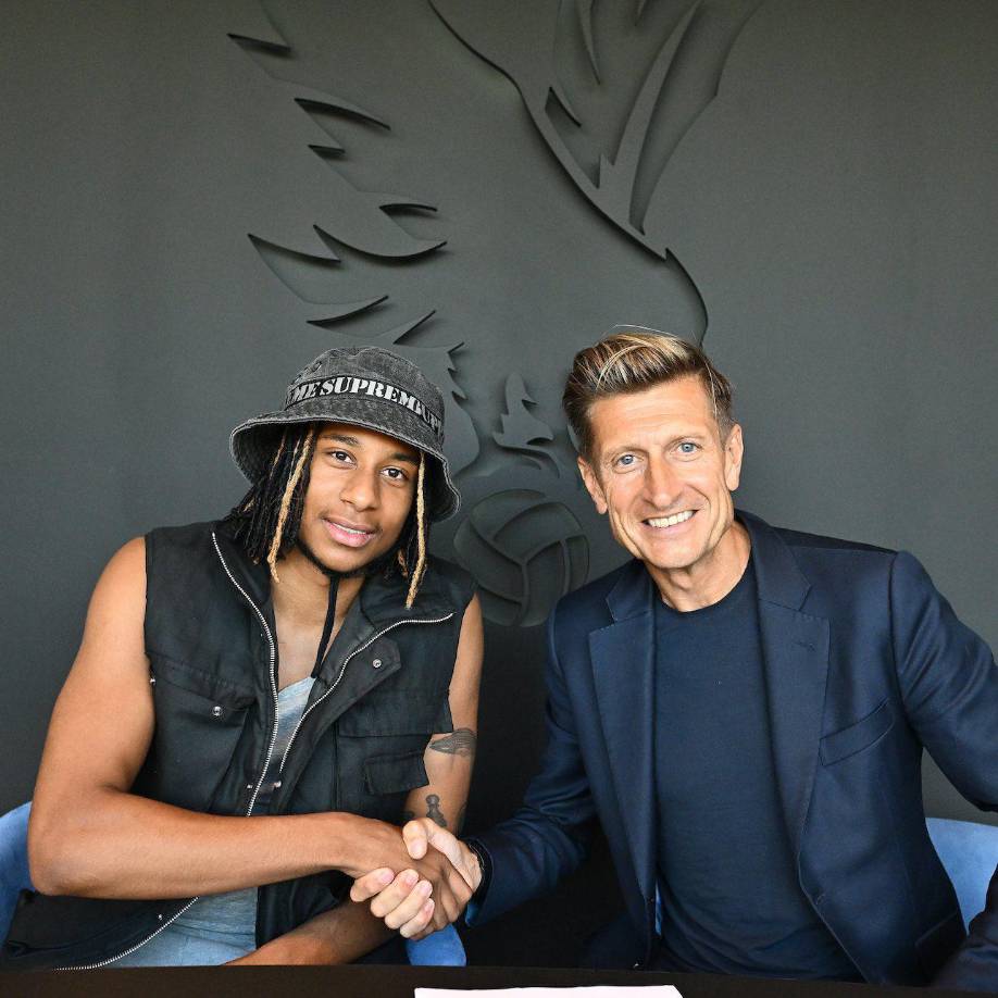 Rechazan a los Blues. El extremo Michael Olise ha renovado su contrato con el Crystal Palace, por cuatro años más, después de que el Chelsea no consiguieron convencerle para fichar.