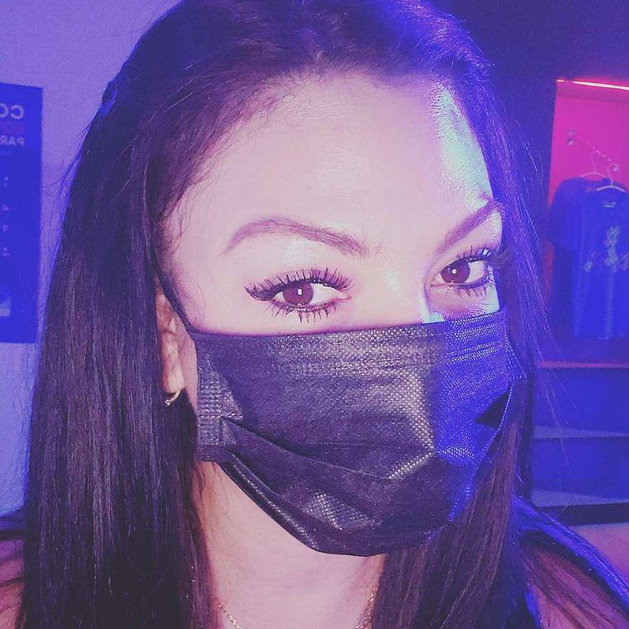 Dos hombres armados a bordo de una motocicleta dispararon a la actriz en frente de padres de familia que esperaban a sus hijos.