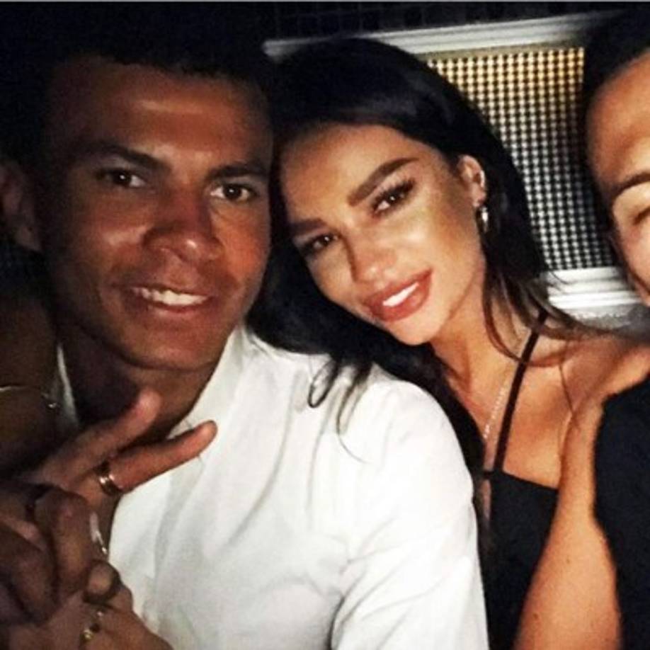 El noviazgo de la pareja saltó a todas las portadas de los medios durante la Eurocopa de 2016 en la que Dele Alli debutaba con la Selección de Inglaterra.