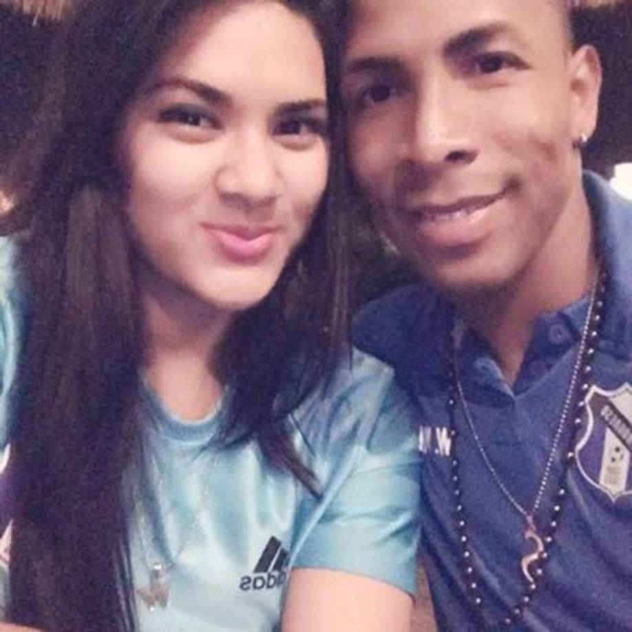 La hondureña Saudy Ayala es la hermosa novia del portero beliceño Woodrow WEst.