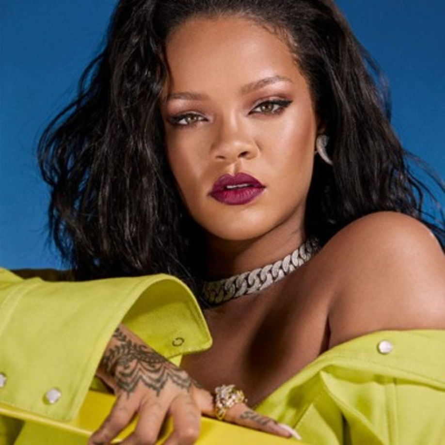 Desde entonces ha expandido sus líneas: hace un año presentó una gama para el cuidado de la piel, Fenty Skin, y lanzará próximamente Fenty Parfum, una fragancia unisex creada por la artista.<br/>