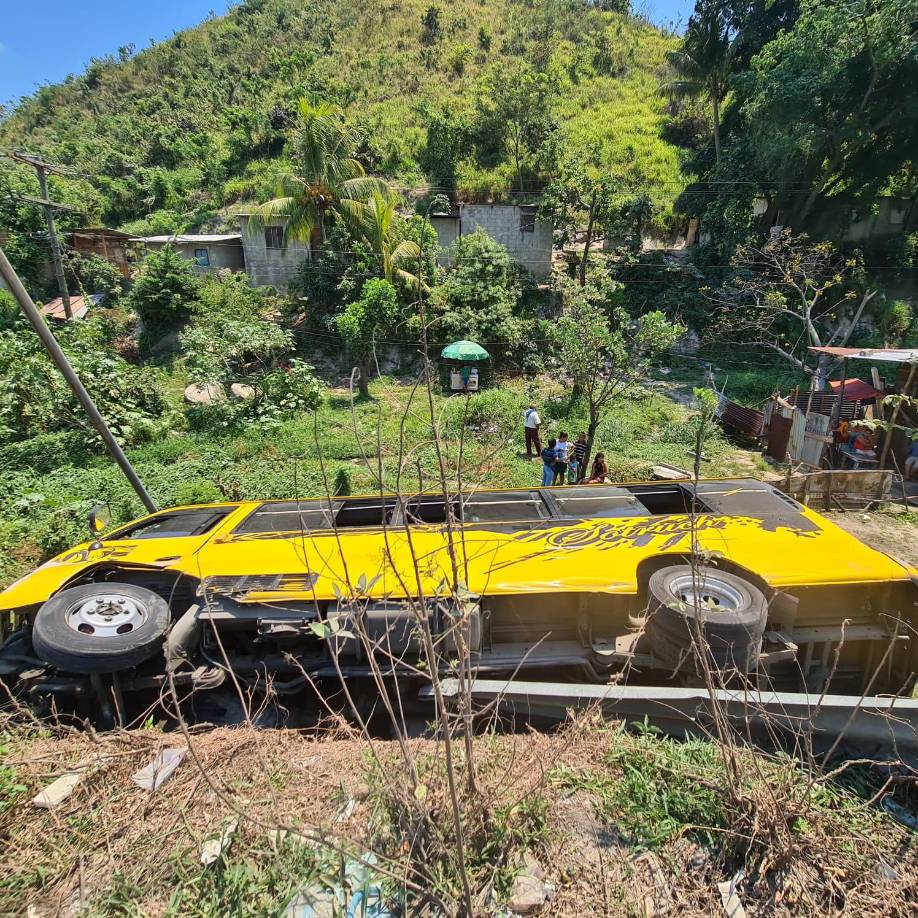 El accidente se registró al mediodía de hoy en el sector conocido como Las Pilas, en el bulevar del norte, que conecta Choloma y San Pedro Sula. 