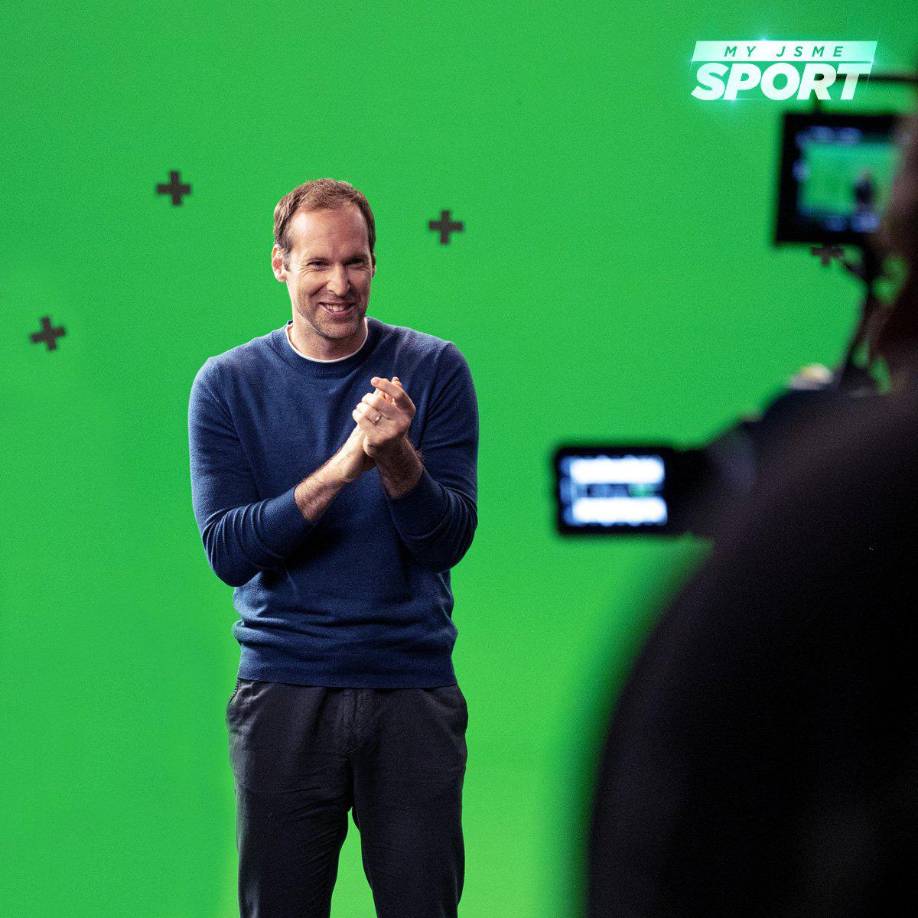 El ex portero Petr Cech (40) se retiró hace ya res años, pero juega en Inglaterra a hockey hielo. Ahora acaba de fichar por un nuevo equipo: el Chelmsford Chieftains de la South Division 1.