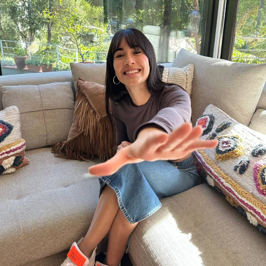 A inicios del mes de enero la prensa española señóa que Sebastián Yatra pasó el fin de año en Londres con Aitana y luego en Madrid donde fue fotografiado junto a ella en fiestas, restaurantes y en su nuevo chalet a las afueras de la ciudad.