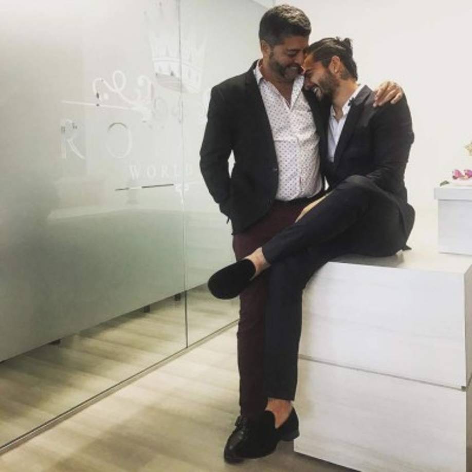 No olvidemos la figura del asesor de imagen que es asignado a los artistas por parte de las disqueras para hacerlos más apetecibles a las masas.<br/> (Foto: Maluma con su padre, Luis Fernando Londoño)<br/>