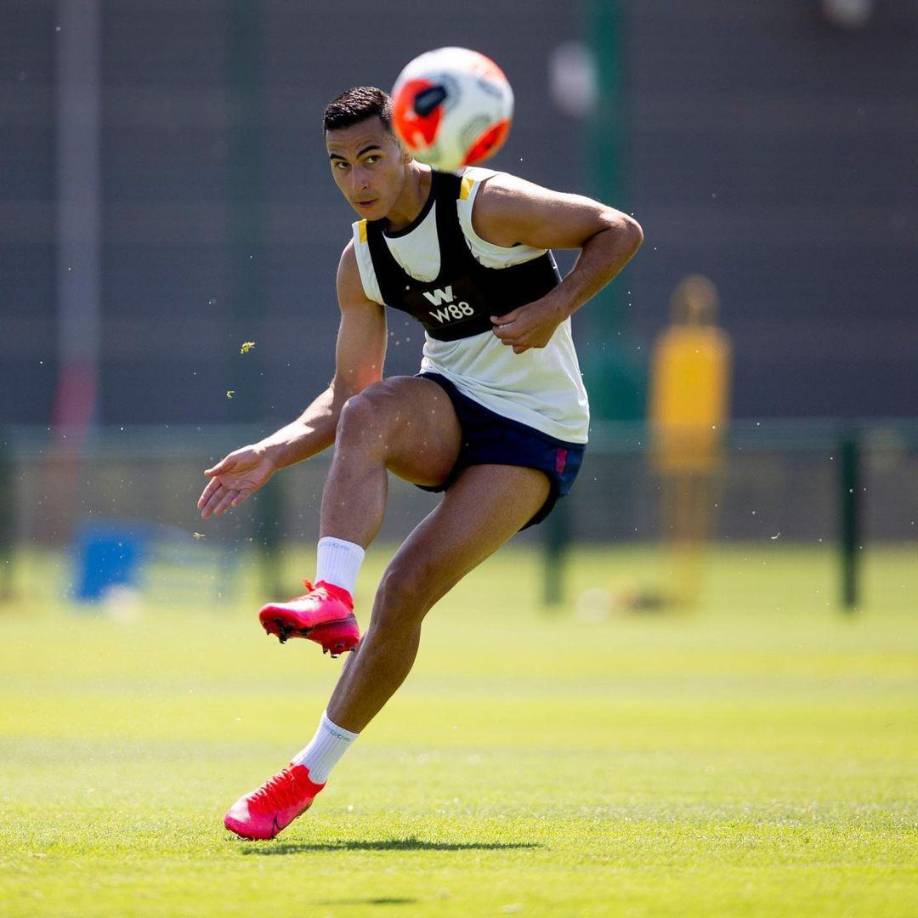 “No me arrepiento o no tengo remordimientos sobre mi postura. No me distancio de lo que dije o de estar, hoy y hasta mi último aliento, en favor de la humanidad y de los oprimidos”, aseguró el futbolista, sin retomar la fórmula “Del río al mar, Palestina será libre”. Sí que pidió “el final de las matanzas en Gaza”.