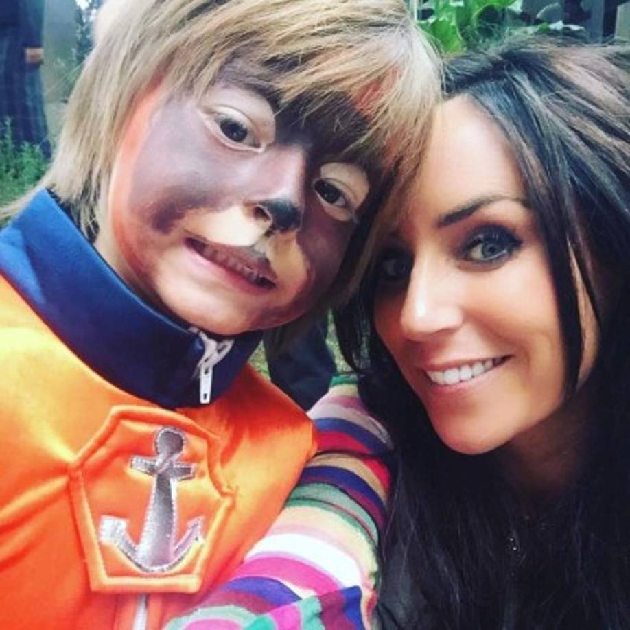 Mateo junto a Inés Gómez Mont.