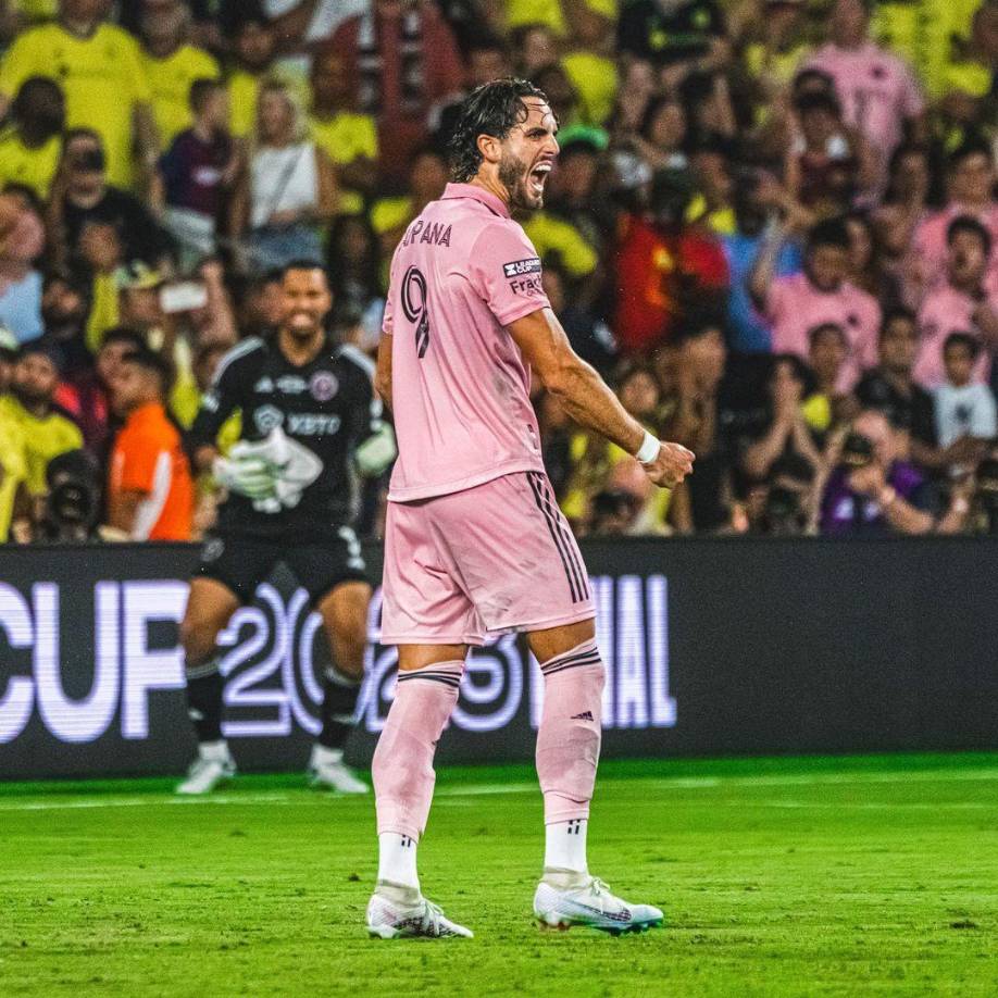 Sin embargo, el patrimonio aún no queda ahí, ya que uno de sus tíos es un empresario conocido en Sudamérica y otro de sus tíos, Daniel Noboa, persigue la presidencia de Ecuador.