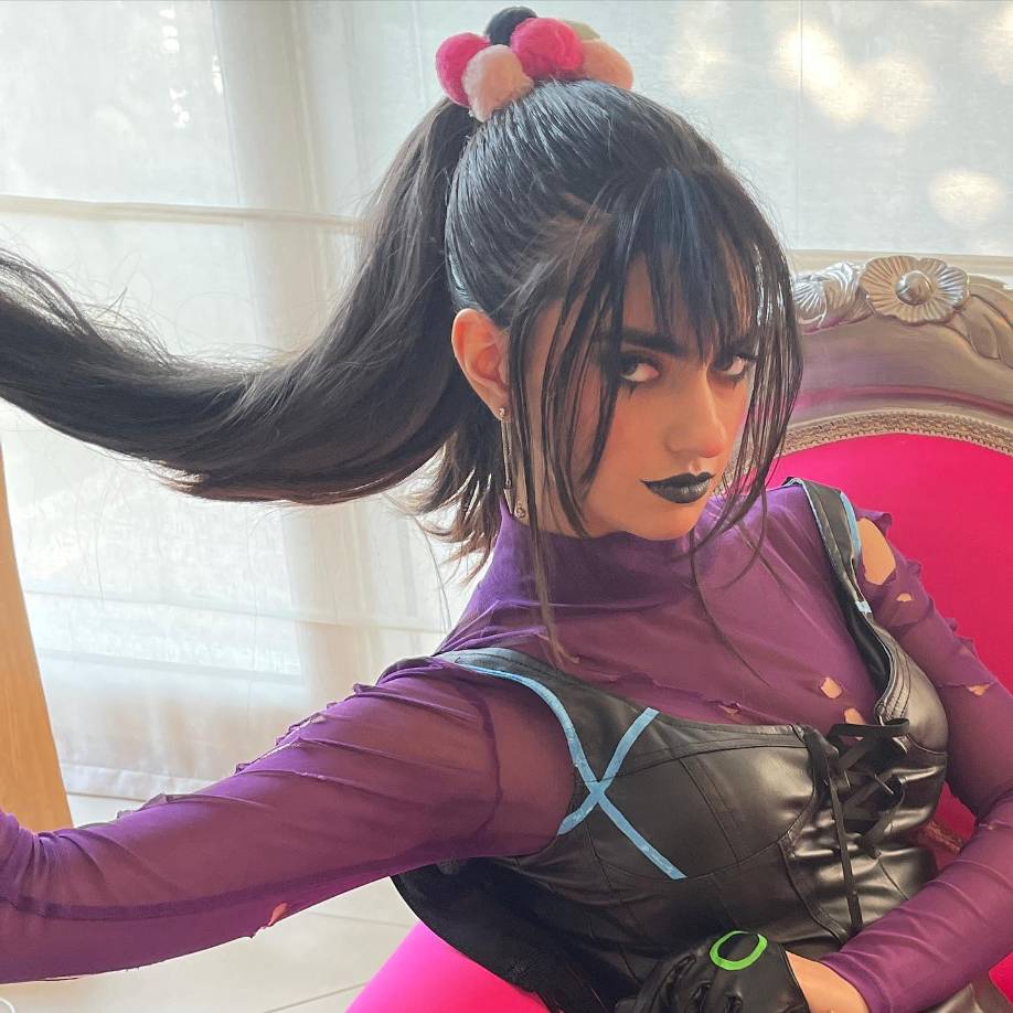 Lujane es cosplayer y fundadora de Project Hero, un proyecto social que se enfoca en recrear disfraces de héroes para los niños con discapacidad, visitándolos en escuelas con necesidades especiales y para los pacientes que se curan en los hospitales.