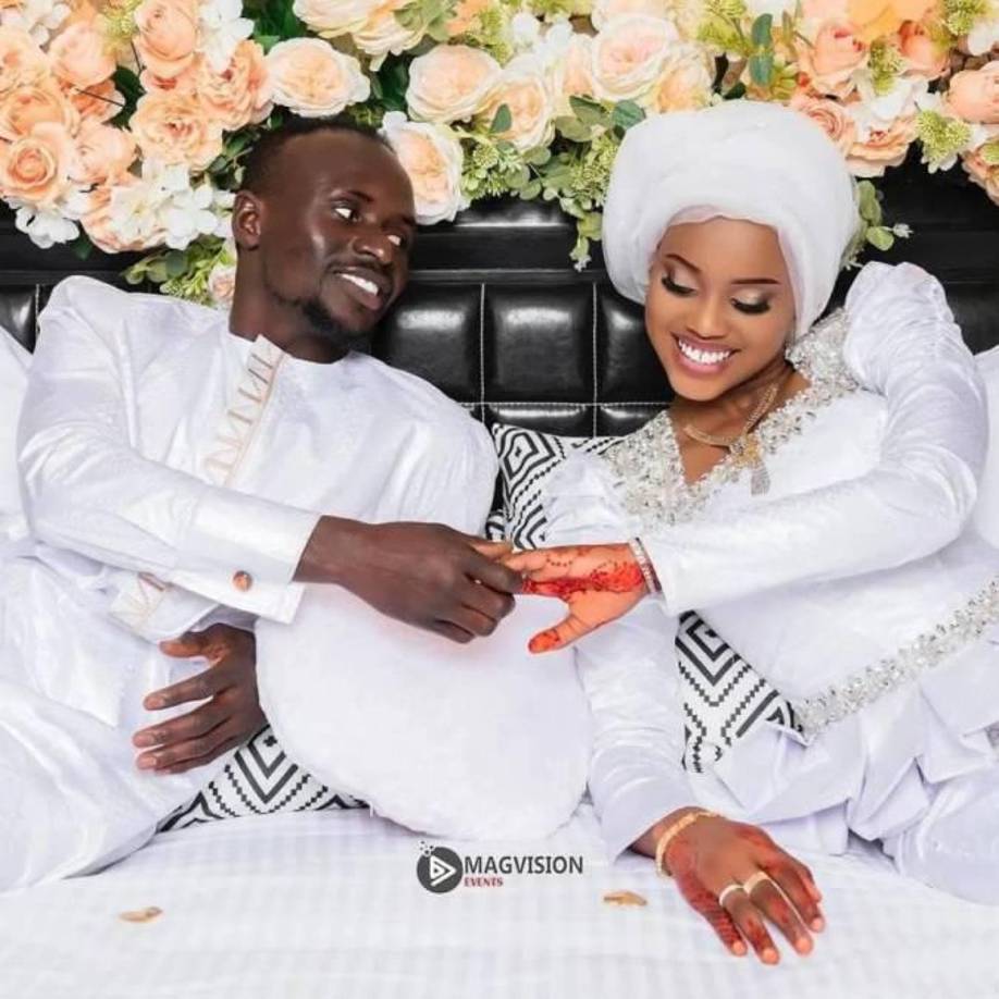 “No estoy acostumbrada a que me presten tanta atención porque somos una familia muy privada. No nos gusta alardear y hablar de nuestra vida personal”, aclaró tras la fama que tomó por la boda con Sadio Mané. 