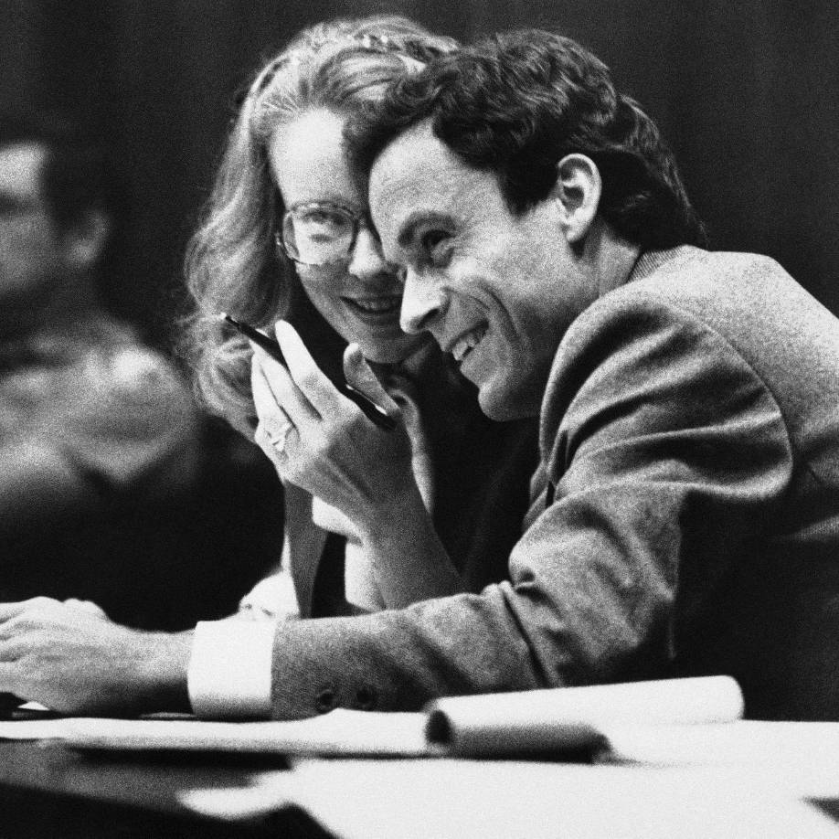 Pese a sus logros y reconocimientos públicos, no se sentía integrado en la sociedad y acudió al sexo violento como vía de escape y, posteriormente, al asesinato y la sodomía. Su fijación serían las estudiantes universitarias de clase media con pelo largo, negro y liso, casualmente el mismo aspecto que el de la estudiante universitaria de la que se enamoró unos años atrás.