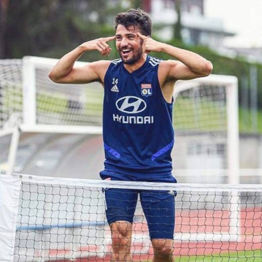 Léo Dubois: Defensor francés de 24 años de edad que podría llegar al PSG luego de su buena campaña con el Olympique de Lyon.
