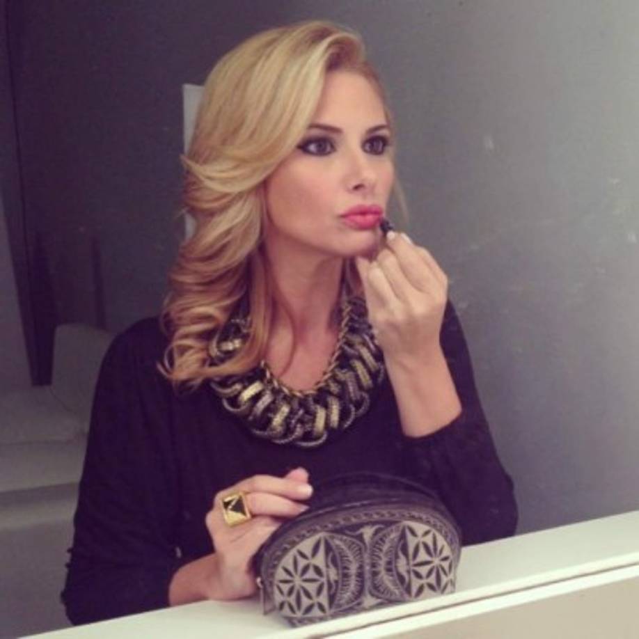 Alessandra no sólo es la sexóloga más famosa de la televisión, sino que ahora se transformó en la más sexy.