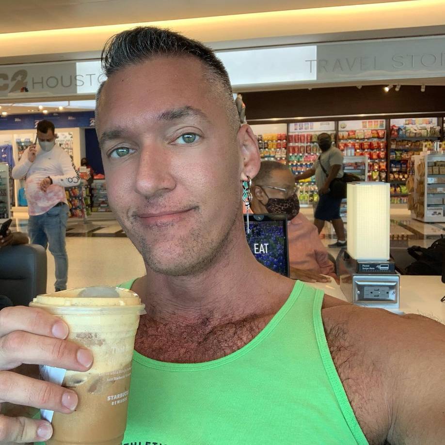 “El dolor que he estado experimentando mantiene mis ojos llenos de lágrimas y mantiene mi luz apagada. No le desearía esto ni a mi peor enemigo”, añadió Silver Steele a sus más de 34 mil seguidores.