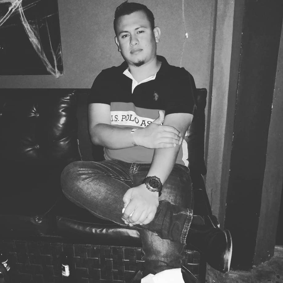 Él impartía clases en el Instituto Oficial Roberto Micheletti de El Progreso.