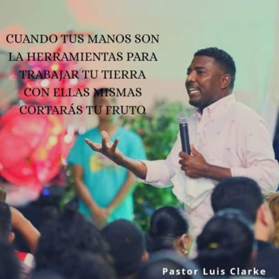 De acuerdo con las investigaciones de la policía de Pembroke Pines, Clarke pasó todo un año obligando a una joven de 15 años a tener relaciones sexuales y a posar desnuda. <br/>