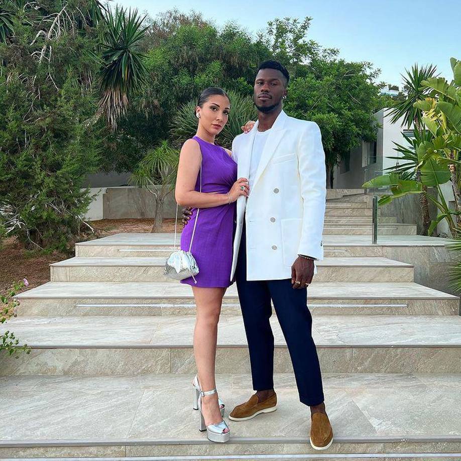 “Estos viven así y te comen la cabeza, son tontos de verdad, como niños. Yo no quiero que aparezcan nuestros nombres al lado de ellos, no queremos ni tomar un café”, continuó la pareja del futbolista.