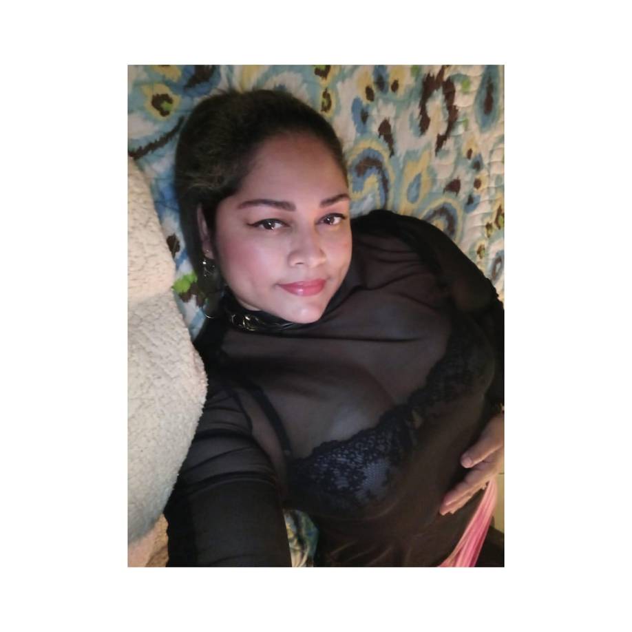 El portal latino Mundonow entrevistó a una prima de Bessy y esta aseguró que Edwin siempre llevaba consigo un cuchillo y mantenía reprimida a la hondureña.