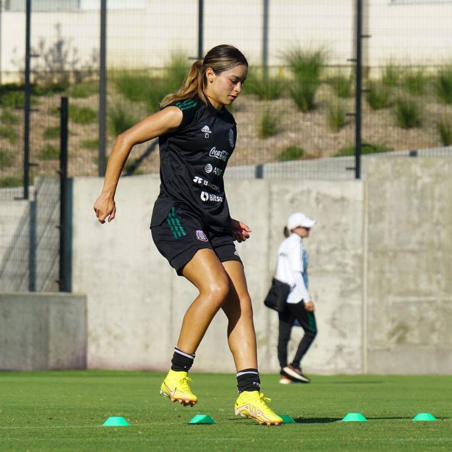 Todo esto comenzó cuando la futbolista denunció que sus cuentas de redes sociales fueron hackeadas y que era víctima de violencia y de acoso por parte de su exnovio.