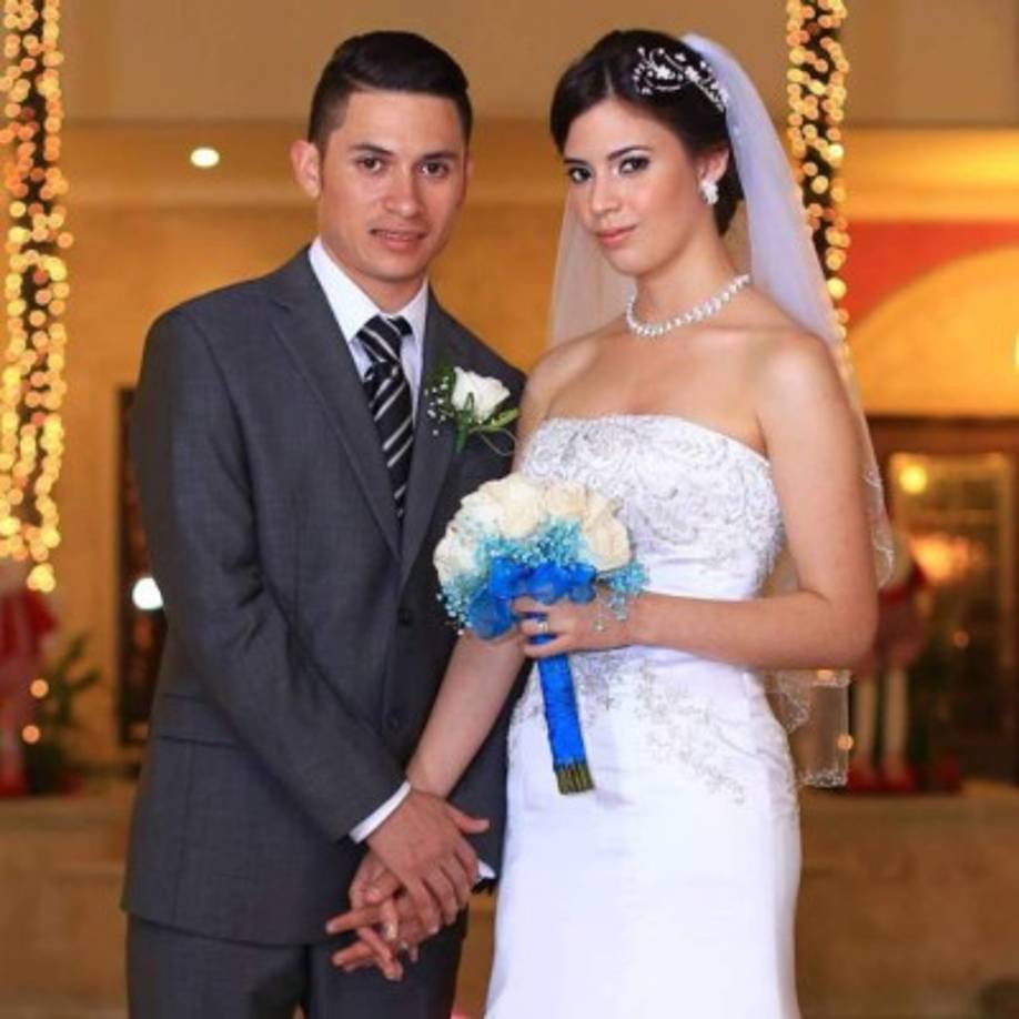 El volante Jairo Puerto del Honduras Progreso y su esposa Jazmín Pérez.