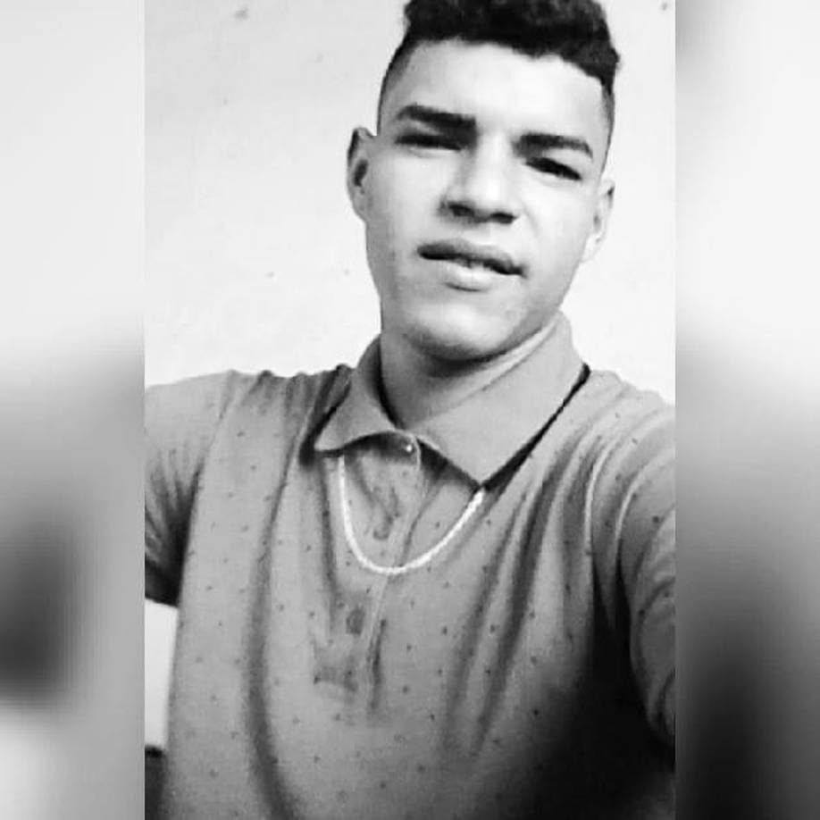 Médicos se alistaban para trasladar el cuerpo del joven a una morgue para declararlo muerto oficialmente, sin embargo algo inesperado sucedió. 