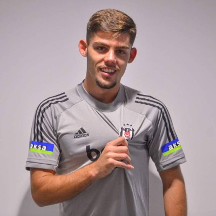 El Besiktas, uno de los tres clubes más exitosos de Turquía, ha confirmado este miércoles el fichaje, en forma de cesión, del jugador sevillano Francisco Javier Montero, que estaba hasta ahora en el Atlético de Madrid.<br/><br/>El defensa de 21 años ya está en Estambul, donde ha pasado un exhaustivo examen médico, según ha informado el Besiktas en su web oficial.