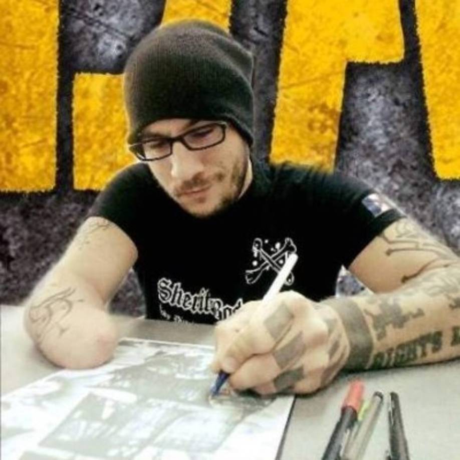 'Hay partes del tatuaje que hago con la mano izquierda y pequeñas partes que hago con la prótesis. Tatúo desde hace diez años y solo tengo la prótesis desde hace dos; todo lo que puedan leer en internet de que solo tatúo con la mano derecha es mentira', reconoció Sheitan en diálogo con Efe.