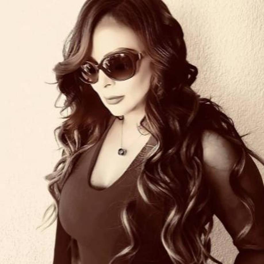 Las autoridades mexicanas pusieron la mira en Huitrón Vázquez por sus presuntos nexos con el Cártel de Sinaloa durante el sexenio de Felipe Calderón (2006-2012),. Fue así que la mujer aceptó un trato y se convirtió en colaboradora de las autoridades. 