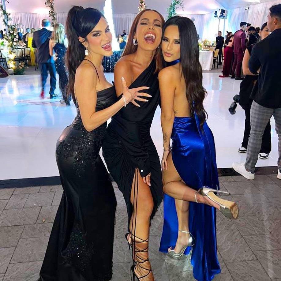 La cantante de ‘Ram pam pam’ Natti Natasha, junto a Anitta y la cantante de ‘Mami’ Becky G.