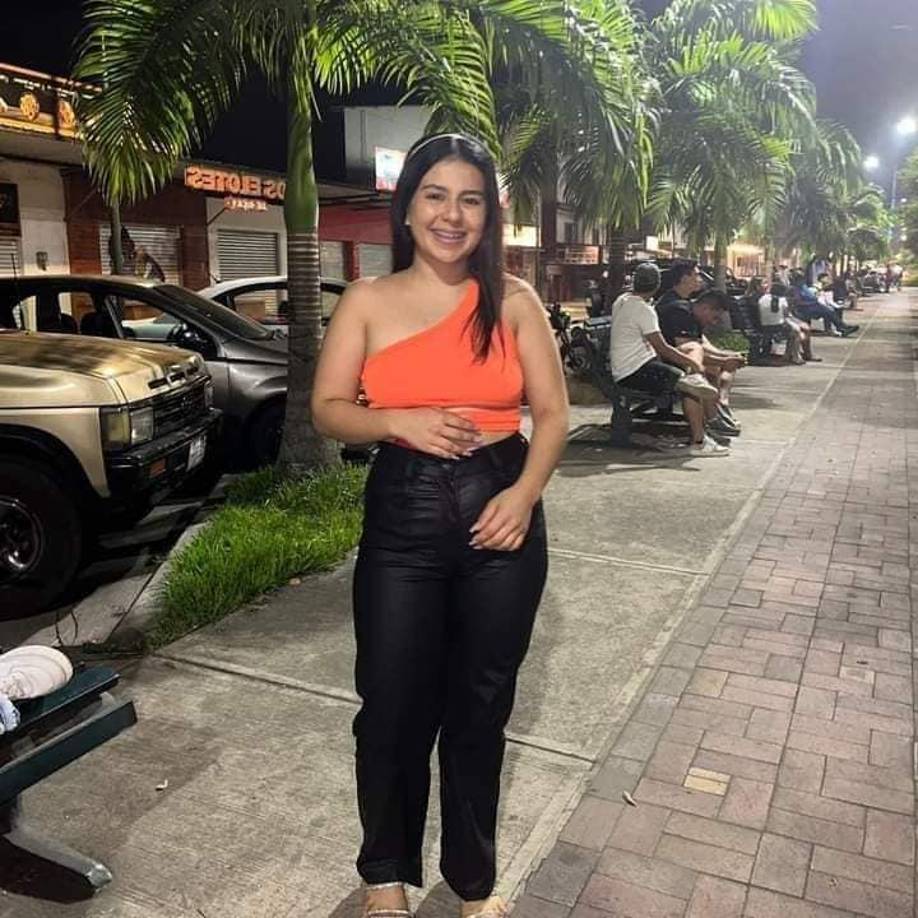 Stefanía iba a su lado como copiloto.