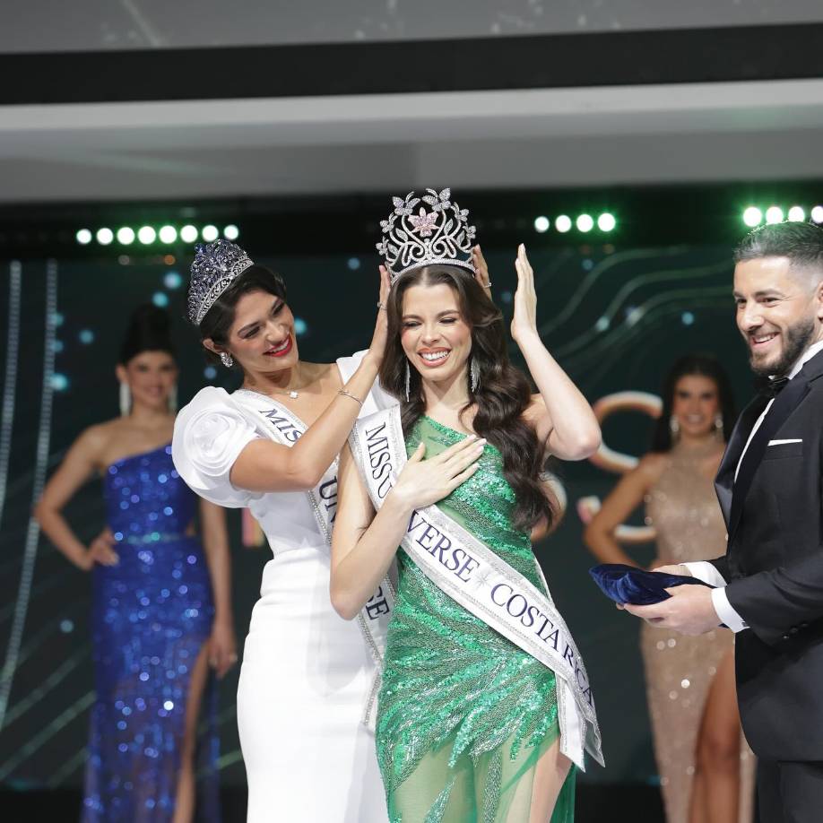 Además de la corona, Elena Hidalgo obtuvo premios como un carro del año, un viaje en crucero para dos personas por el Caribe, hasta $30 mil en tratamientos estéticos, una joya exclusiva, otro viaje todo pago a Cancún y $6 mil en tratamientos dentales.